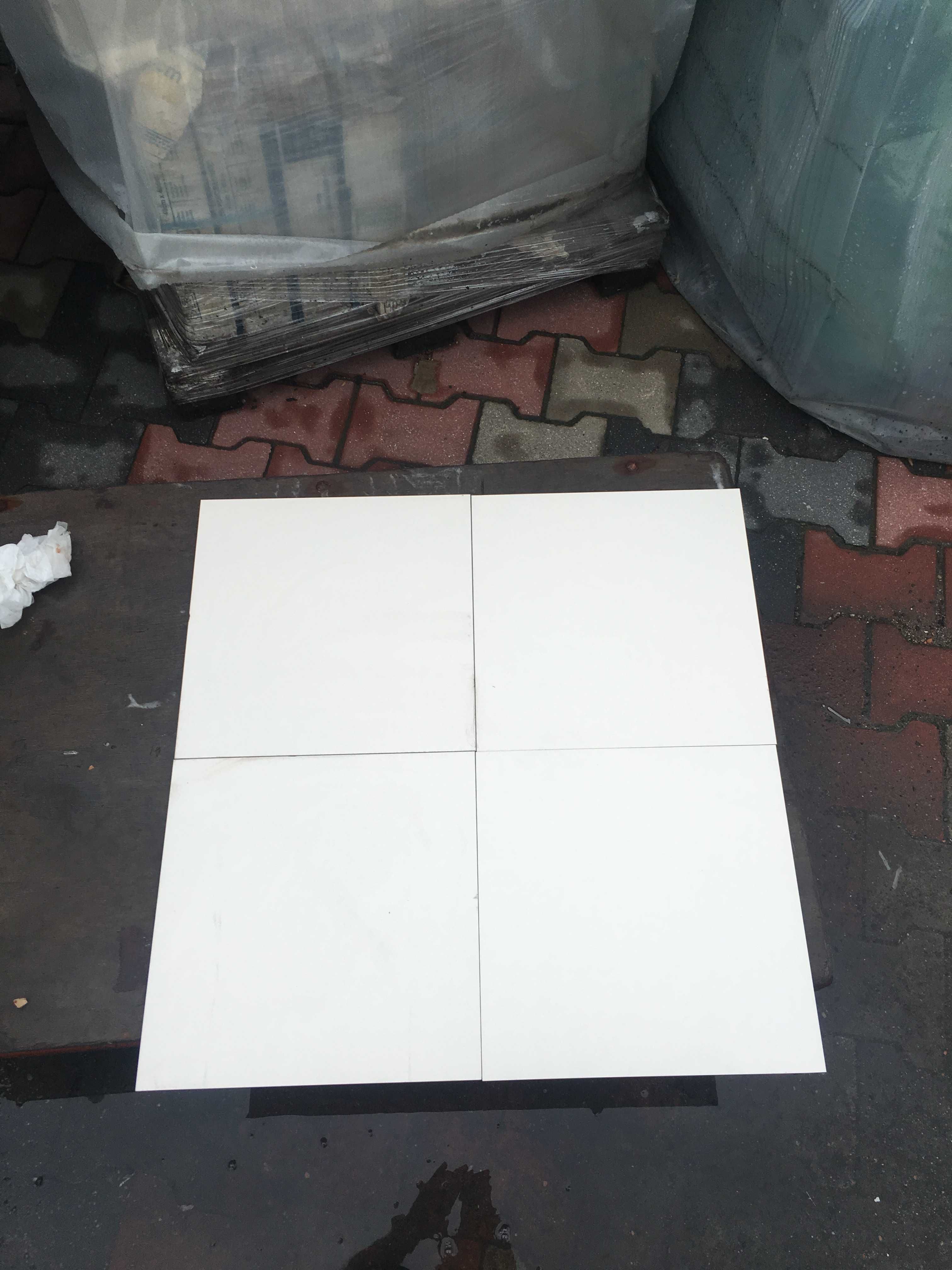 Gres / płytka podłogowa liberty avorio 32x32 firmy RICCHETTI