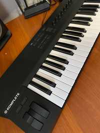 Midi клавіатура Native Komplete A61