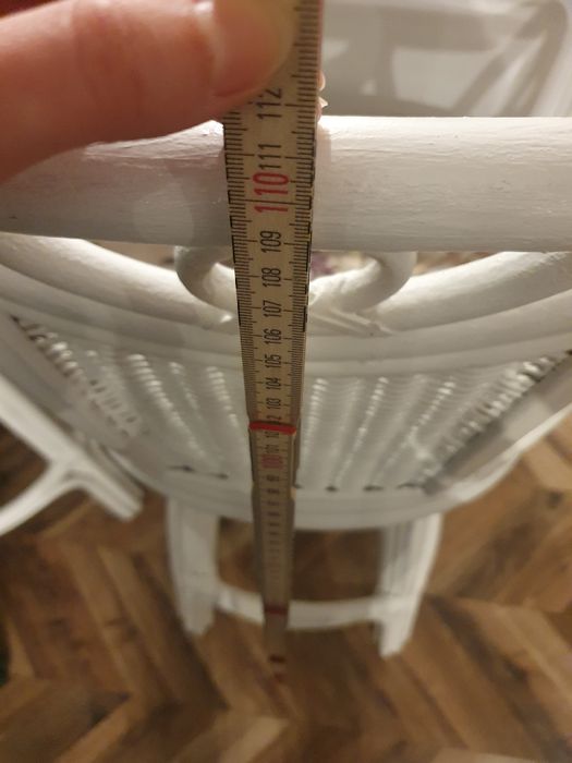 Obrotowe krzesło barowe, choker z ratanu, w kwiaty