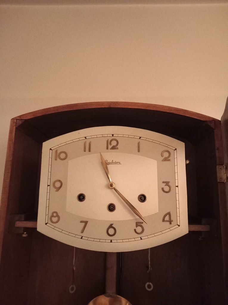Relógio antigo da Reguladora