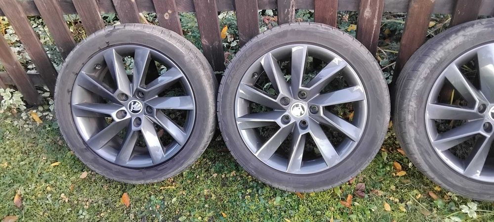 17 skoda superb octavia opony toyo