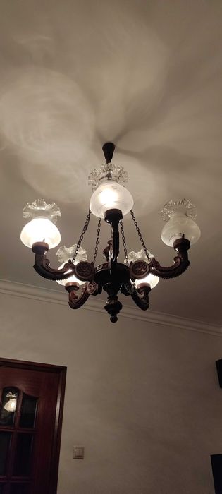 Candeeiros em madeira trabalhada