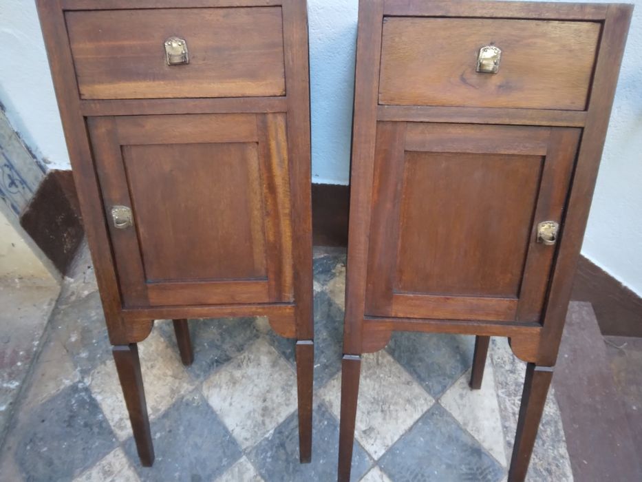 Par de mesas cabeceiras  romântico