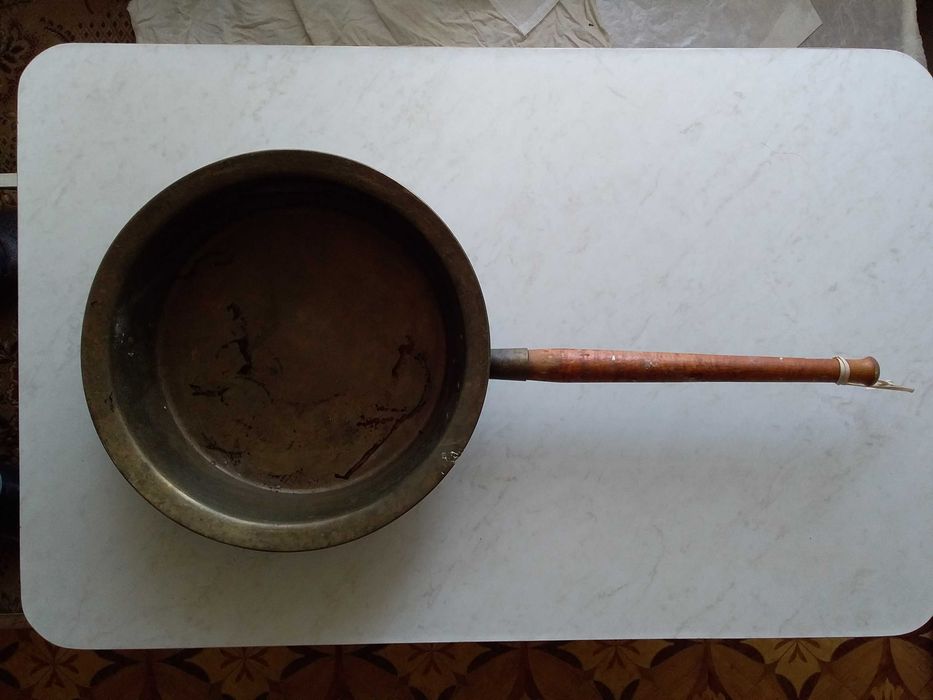 Таз з ручкою мідний для варіння варення.