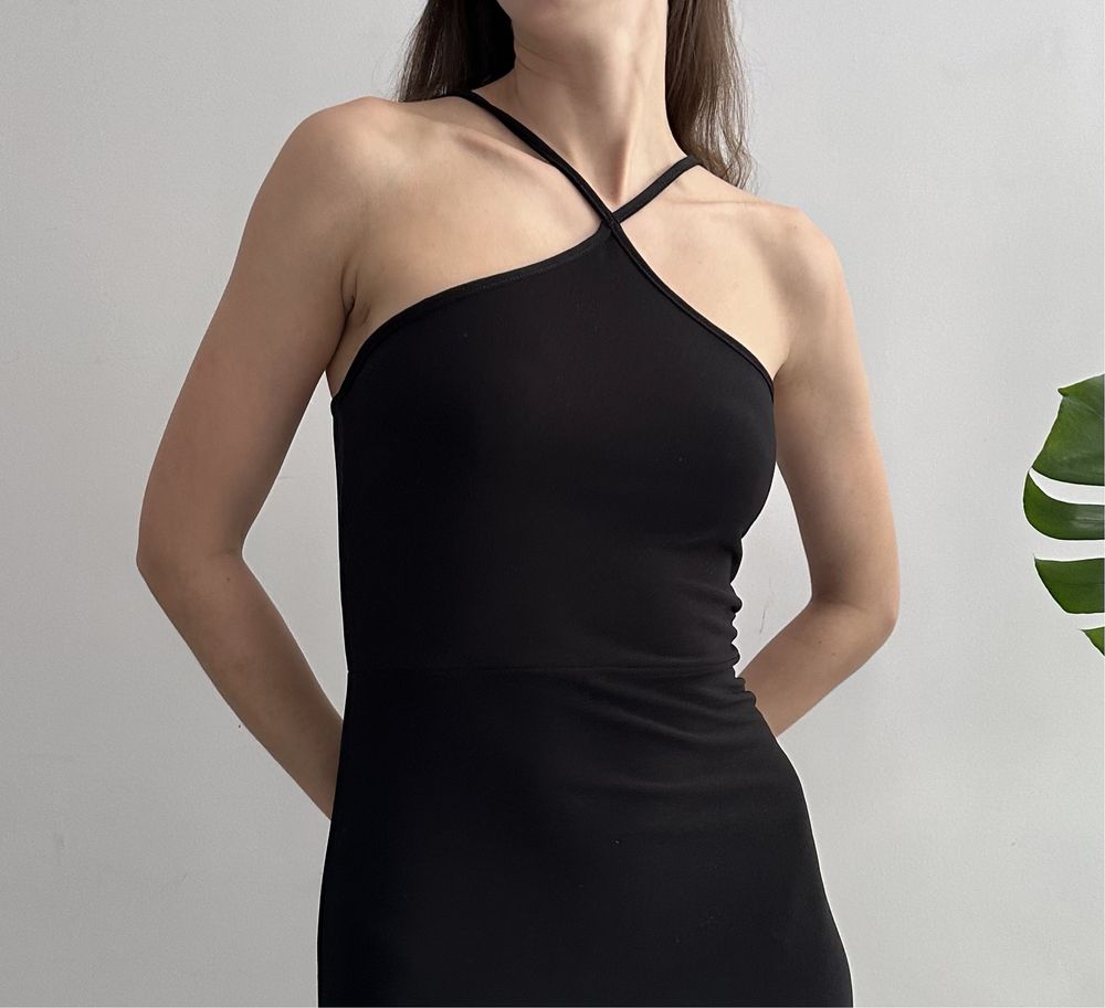 Elegancka sukienka wieczorowa maxi dluga odkryte ramiona