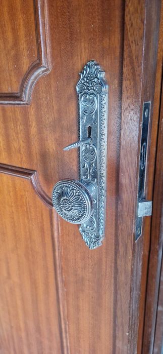 Portas madeira maciça em mogno com ferragens incluidas