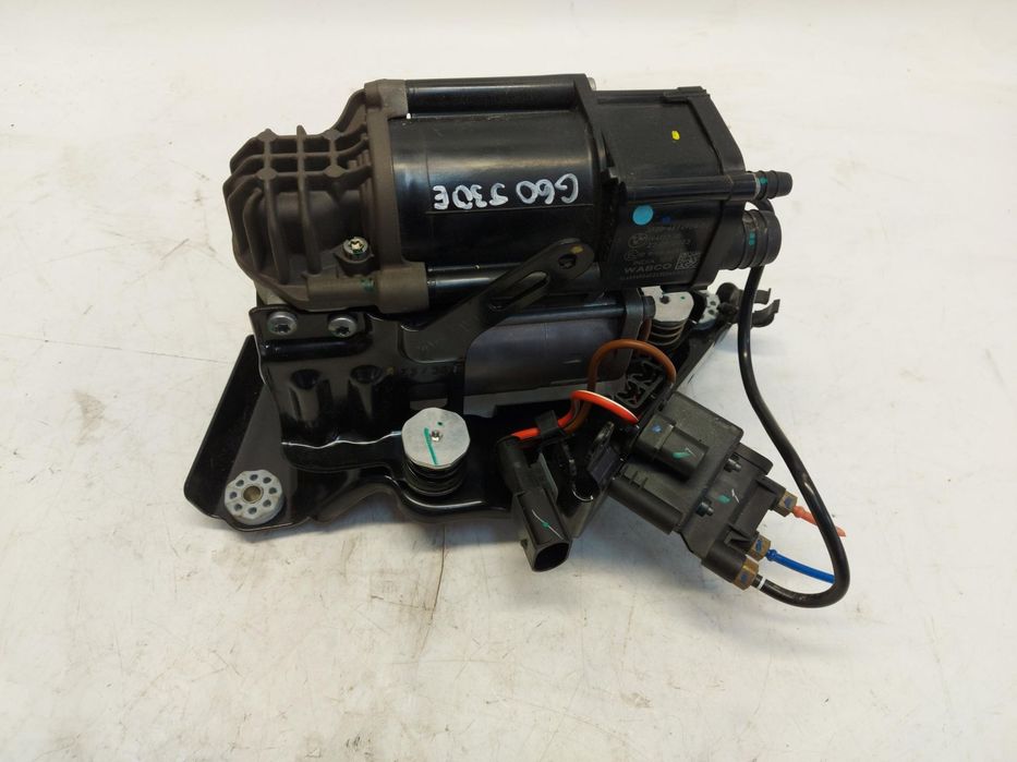 BMW 5 G60 Pompa kompresor zawieszenia pneumatycznego 6894904
