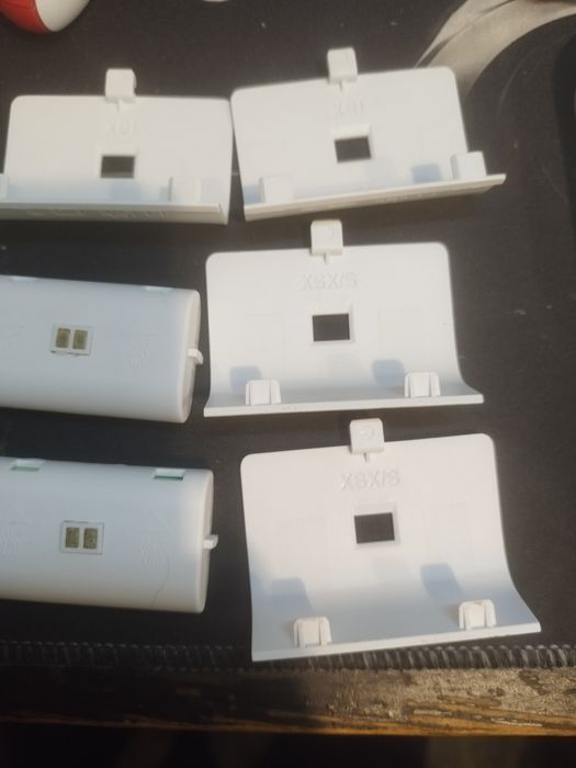 Pad Xbox series + stacja dokująca + klawiatura do pada