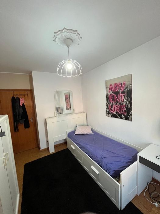 Arrendamento de Quarto para jovem estudante / senhora trabalhadora