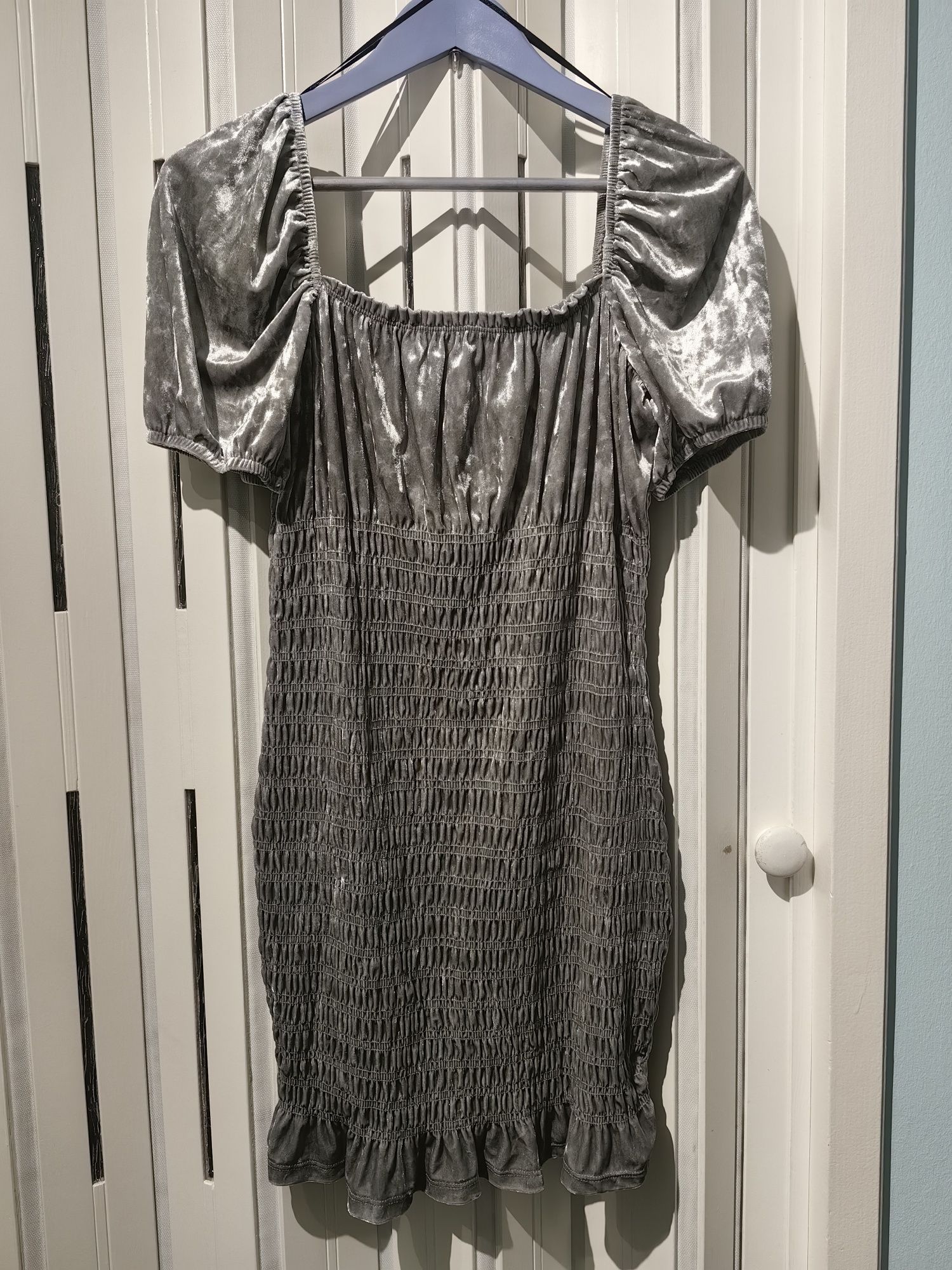 Nowa srebrna dopasowana sukienka z marszczeniami H&M