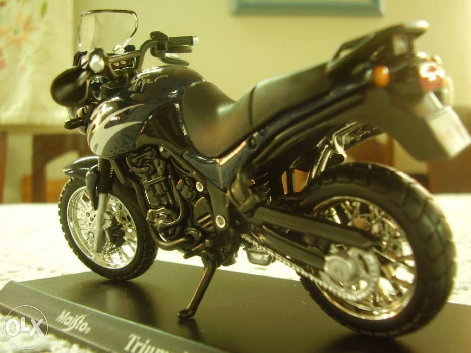 60 modelos escala 1:18 - "Super Motos" c/oferta 3 dossiês (300 fichas)