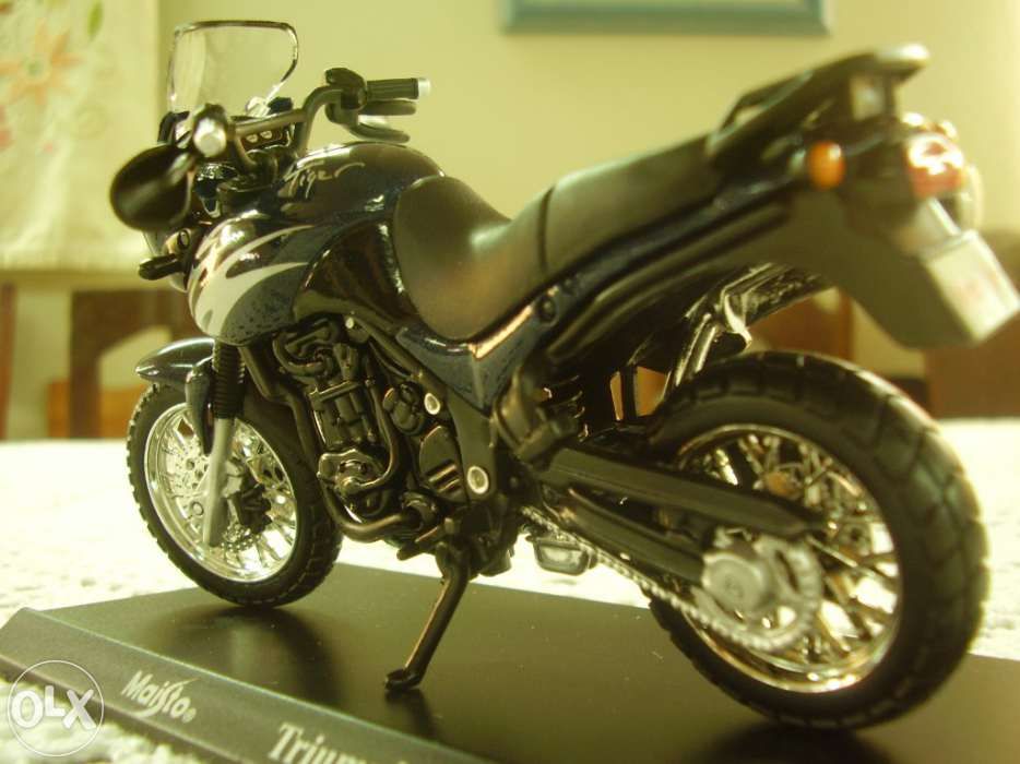 Coleção de 60 modelos escala 1:18 - "Super Motos"