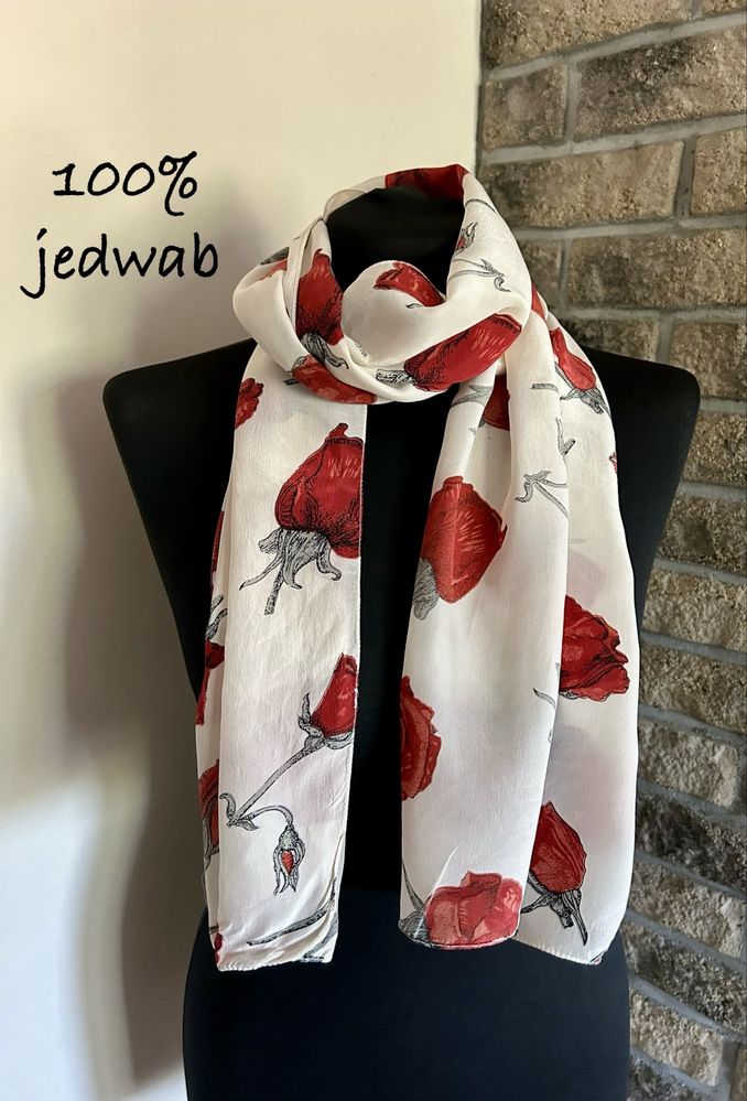 Jedwabny szal w czerwone róże jedwab