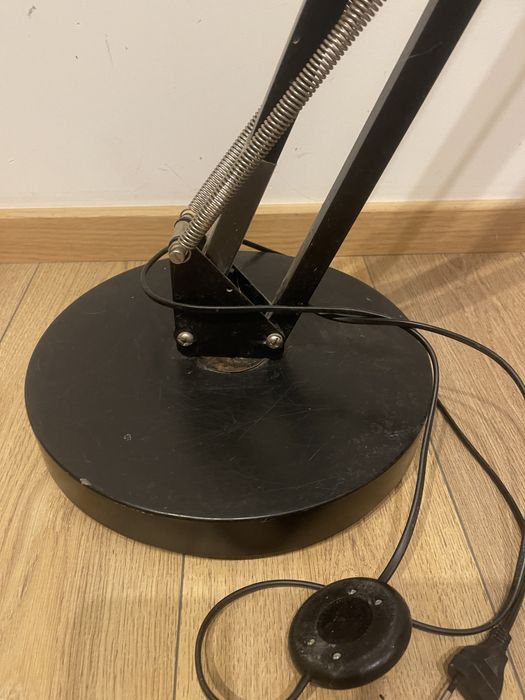 Solidna, stalowa, ciezka lampa stojaca czarna