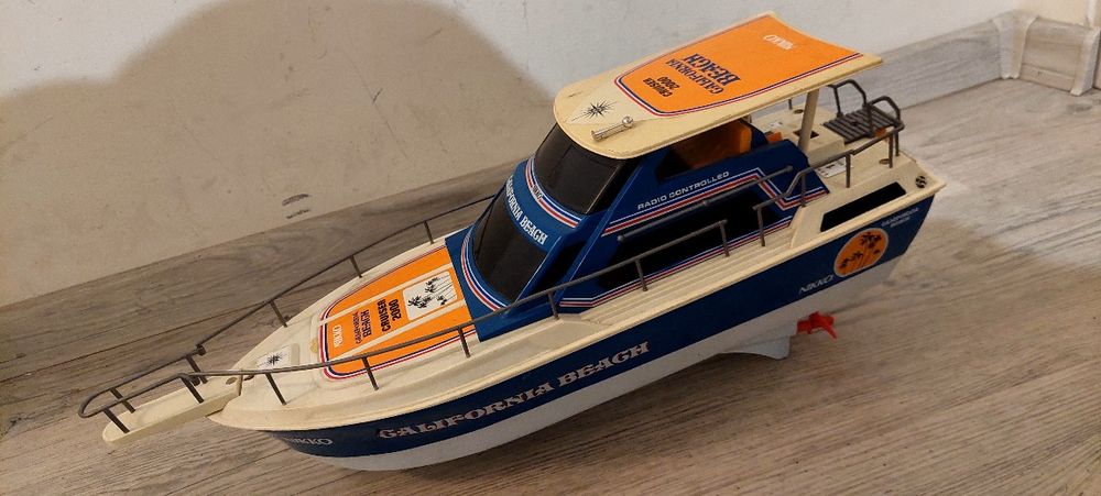 Nikko California Beach Łódź RC