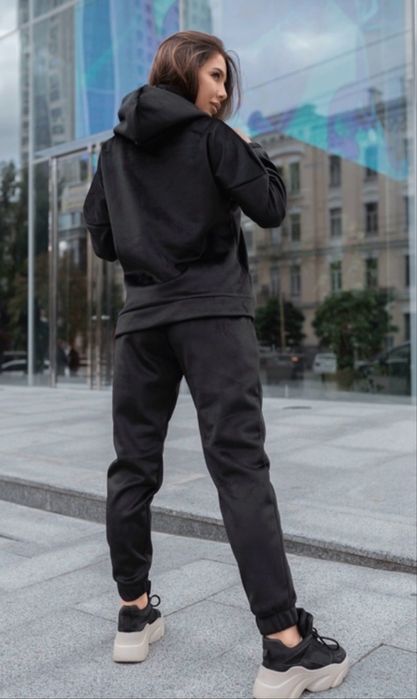 Чорний спортивний велюровий костюм Staff в ідеалі