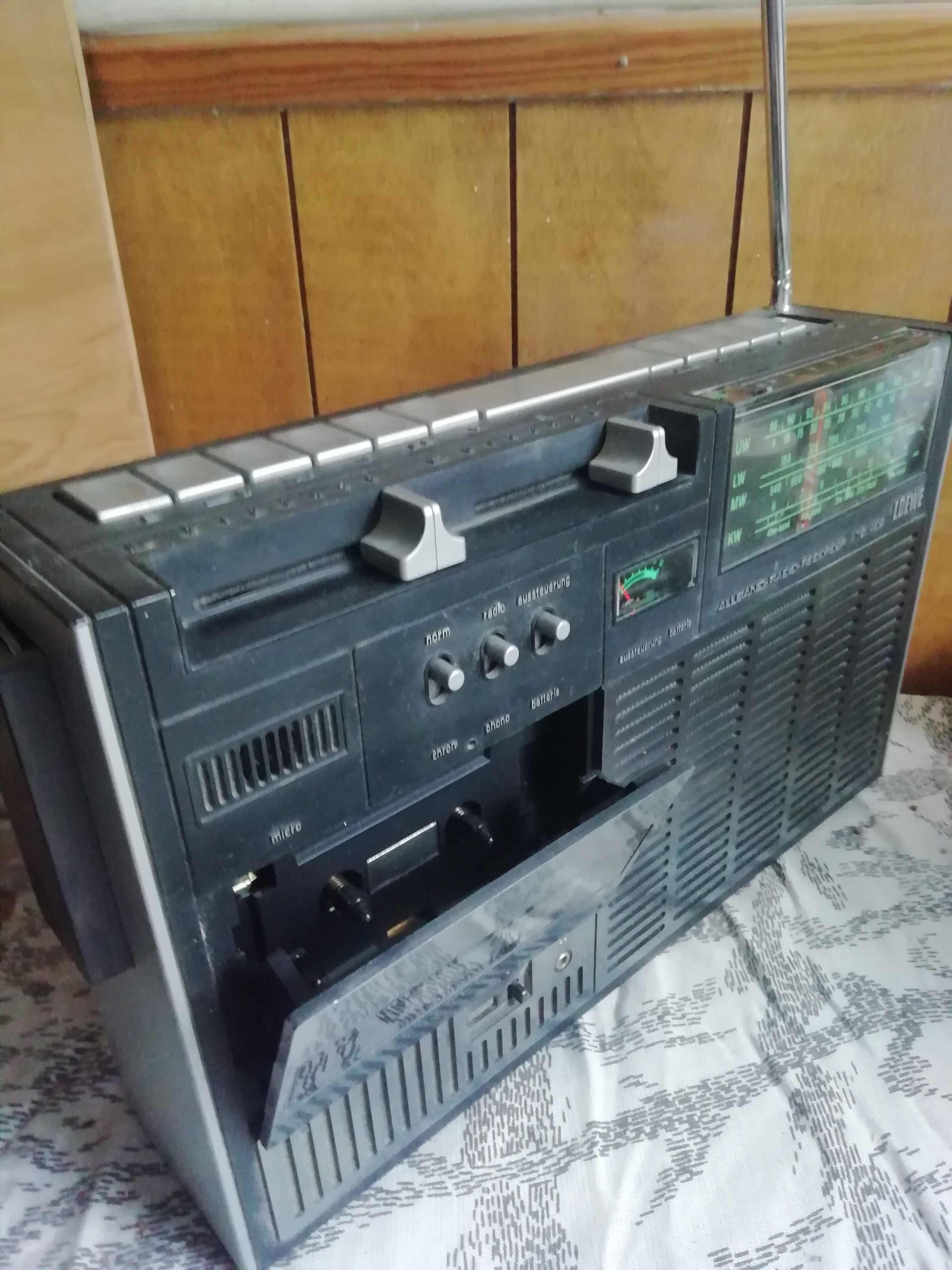 radiomagnetofon niemiecki LOAVE pochodzący z okresu PRL- u