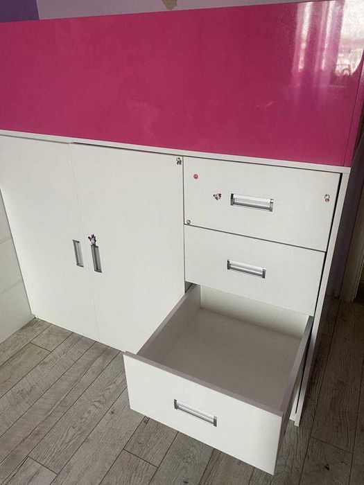 Дитяче ліжко для дівчинки з шафою