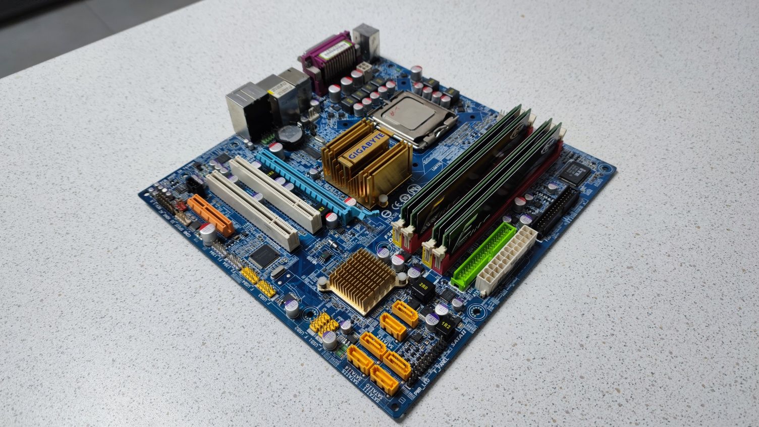 Motherboard Gigabyte-G33M-DS2R (Socket 775) +8GB