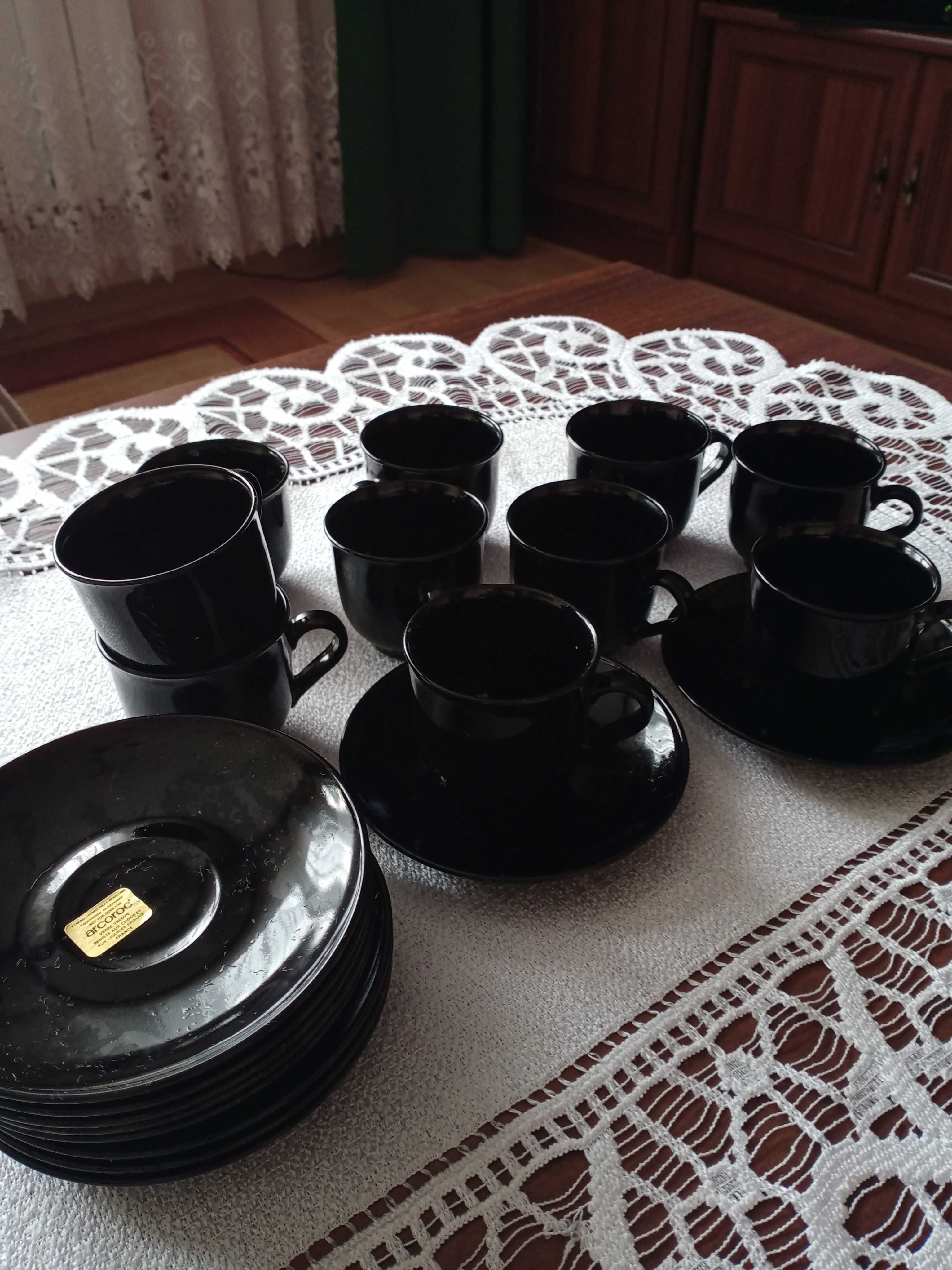Filiżanki do espresso arcoroc czarne eleganckie, prawie nowe.