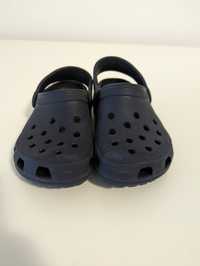 Crocs tamanho C9