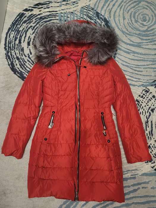 Продам яскраво червоного дуже теплу зимову куртку