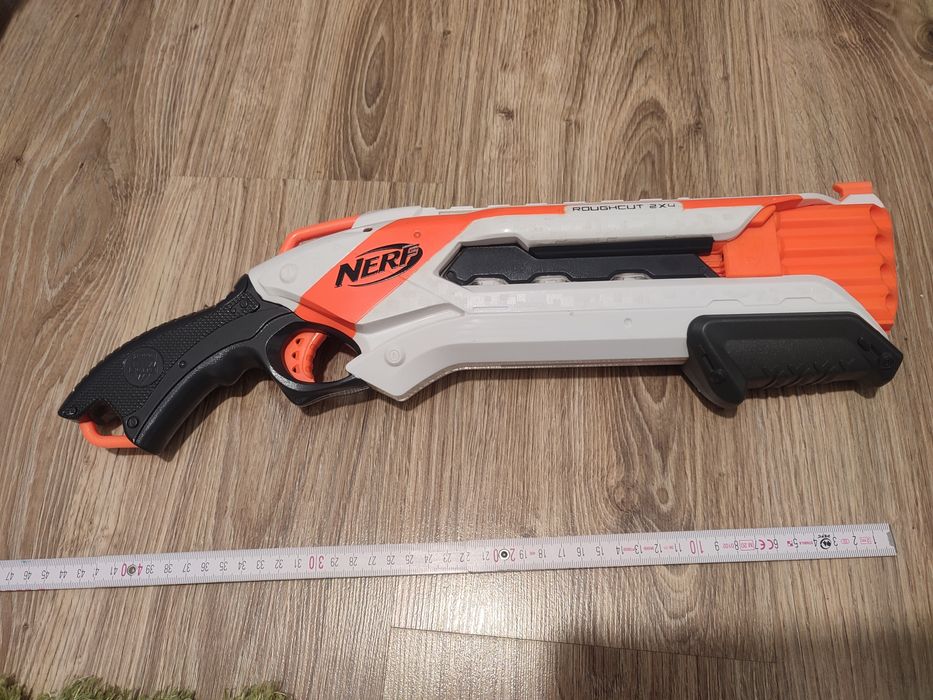 Pistolet NERF Roughcut 2x4 plus strzałki.