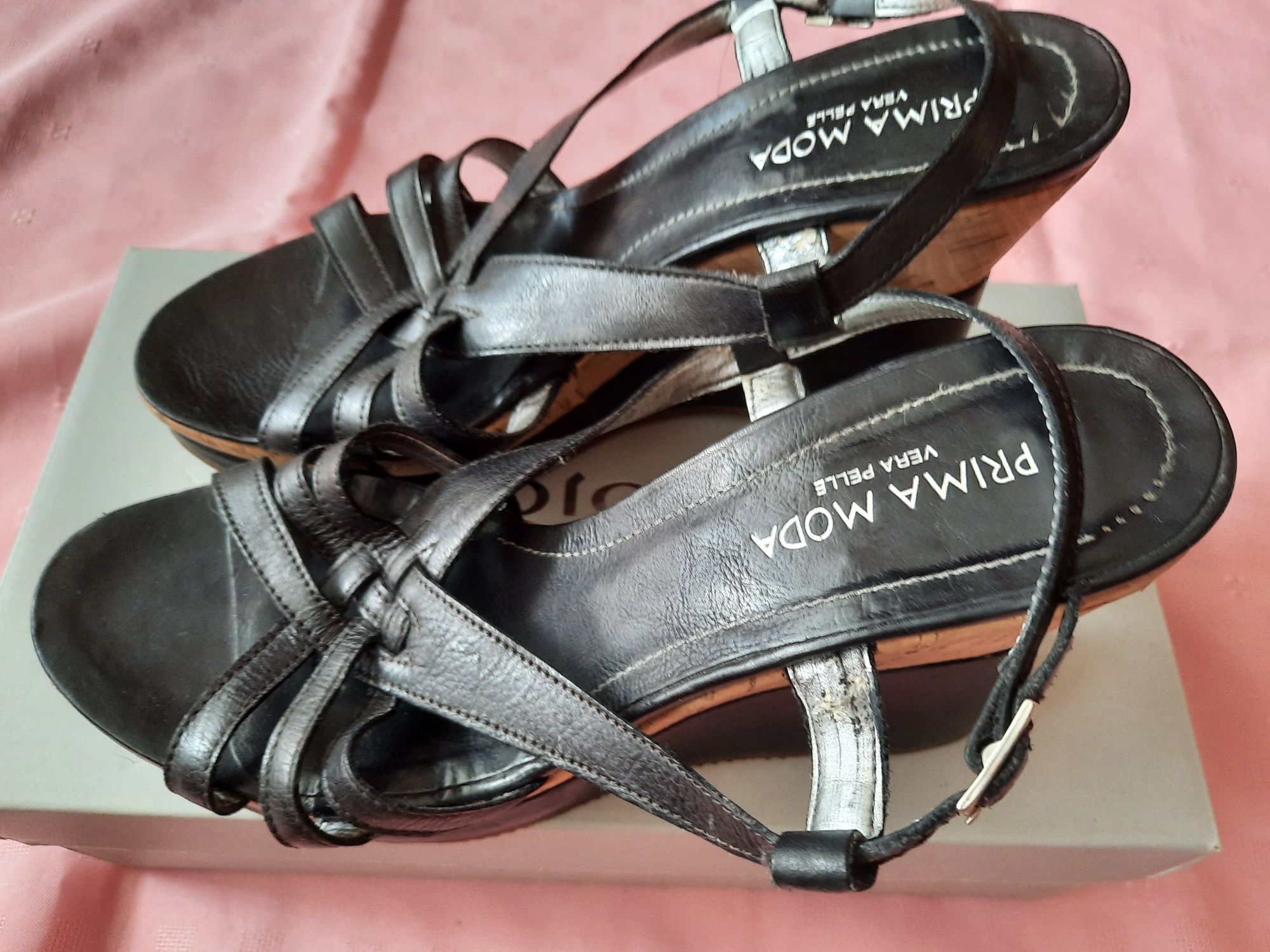Czarne skorzane sandalki na koturnie F. Primo Moda R. 39