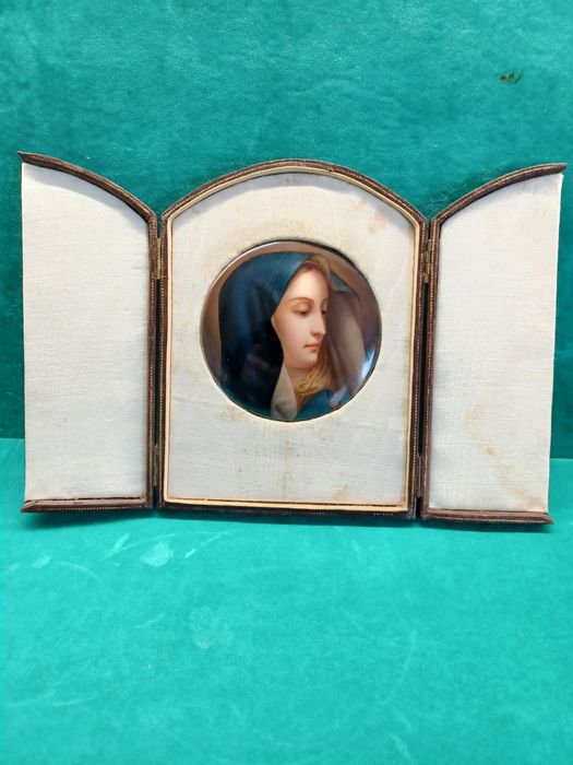 Oratório com imagem em porcelana