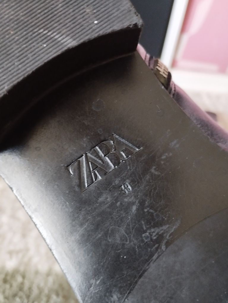 Czarne botki z perłami i łańcuszkami Zara 39