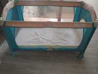 Łóżko turystyczne dwupoziomowe dla dzieci, z pełnym wyposażeniem