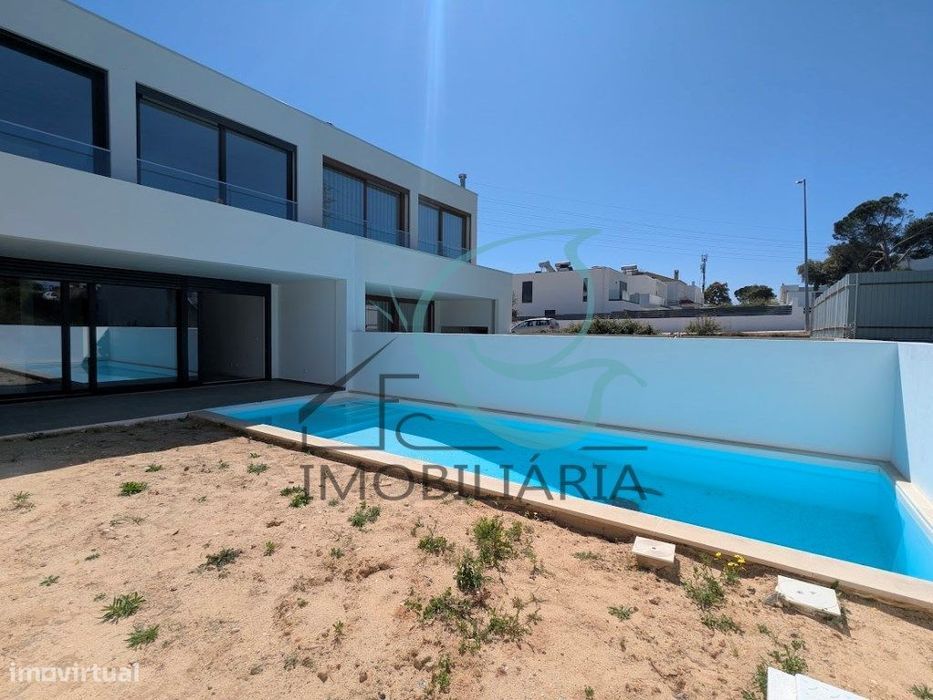 Moradia T3 com acabamentos de Luxo e Piscina - Quinta da Amizade