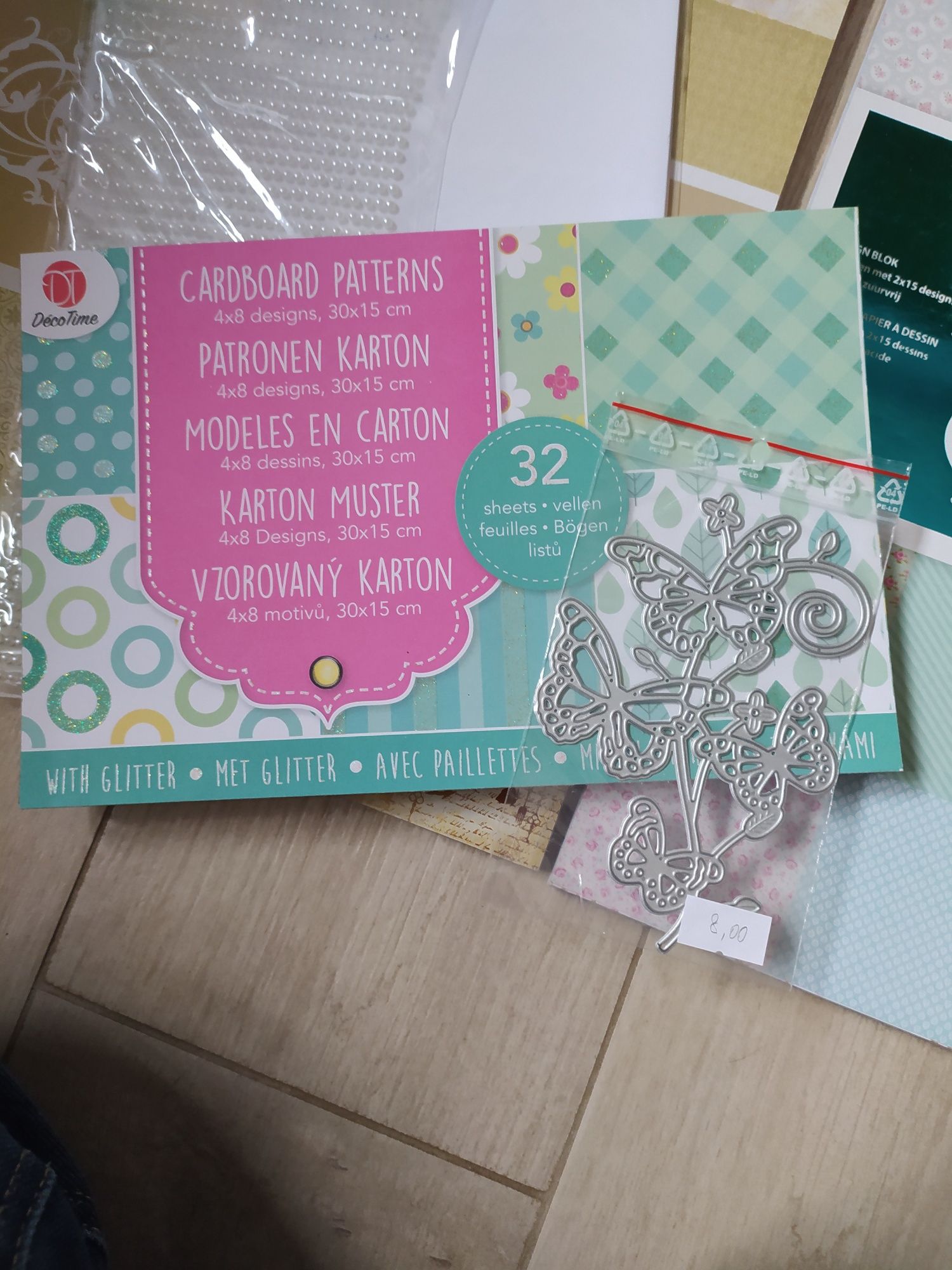 Scrapbooking -pudełko z papierami