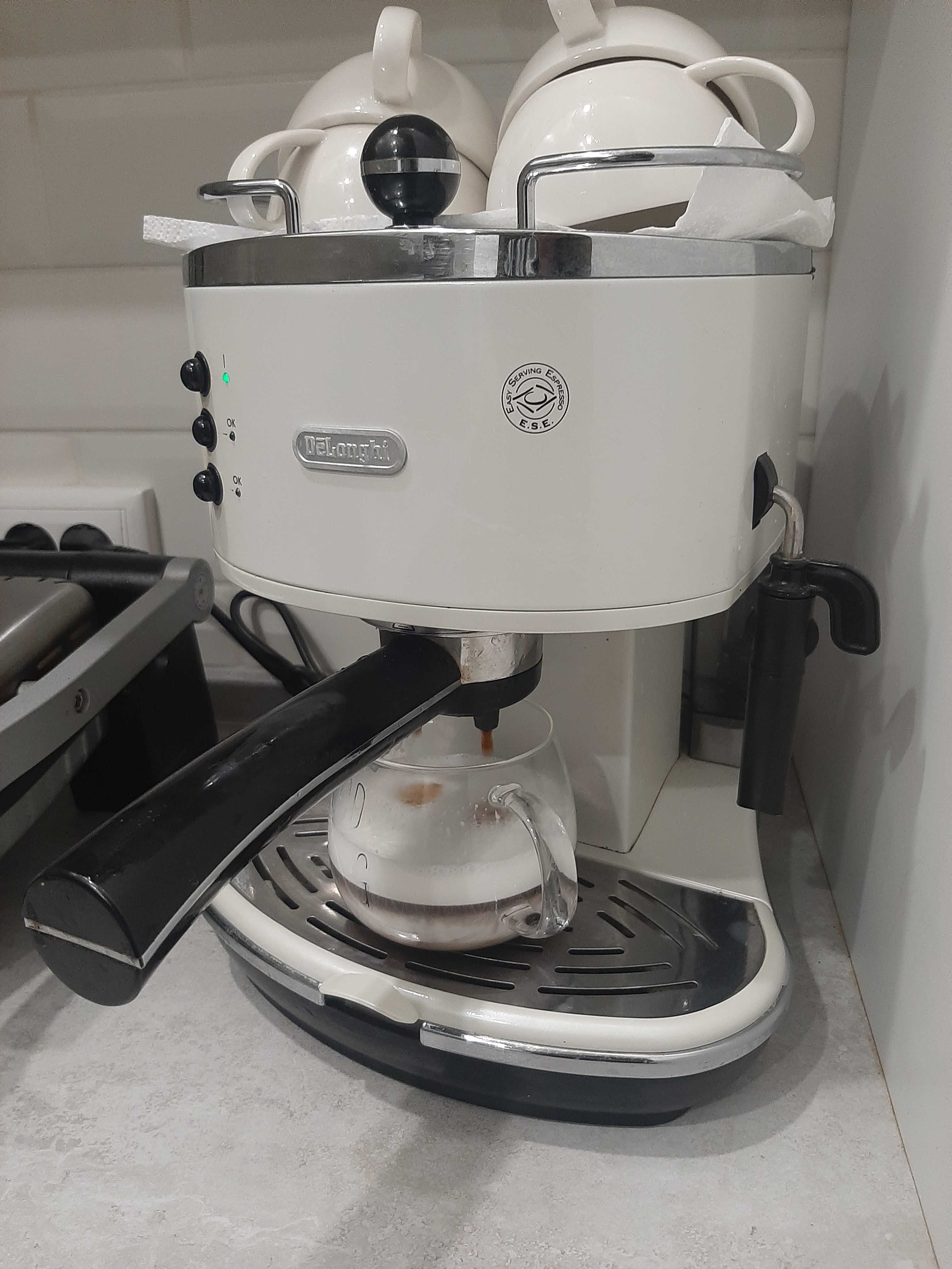 Кавоварка ріжкова Delonghi