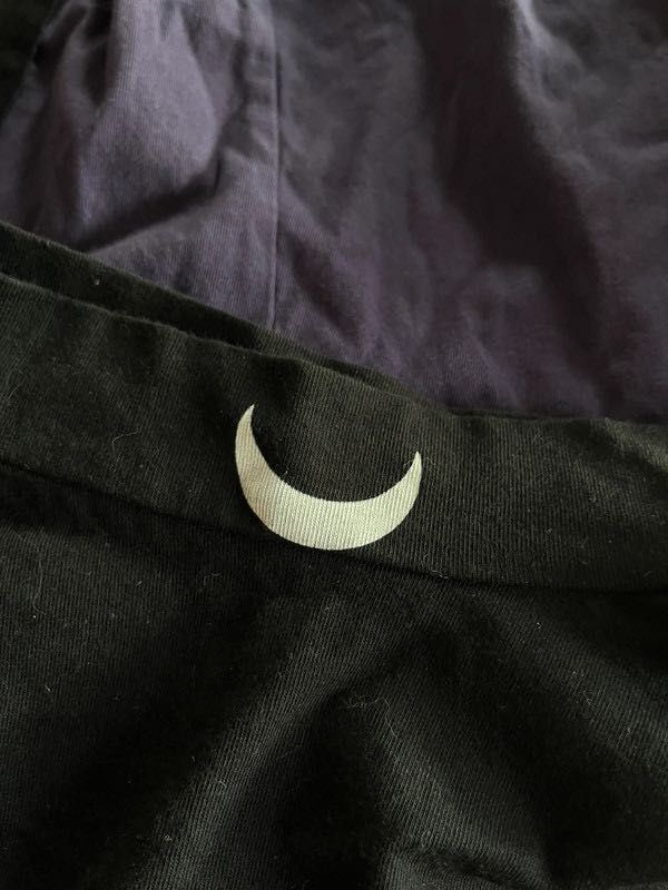 Rogue + Wolf crop top golf z dużym kapturem księżyc goth alternative