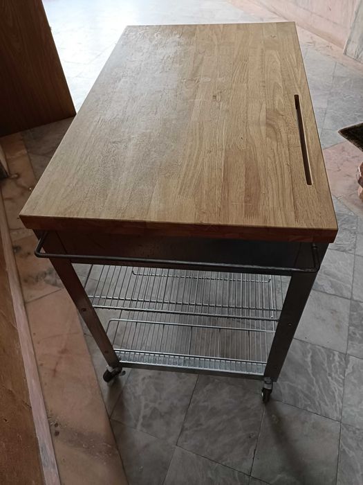 Trolley de cozinha com rodas, estrutura de alumínio e bambú