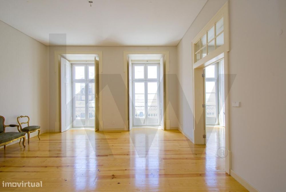 * Apartamento T3 /165m2 * 2 Suítes * Pátio exclusivo * Lugar em garage