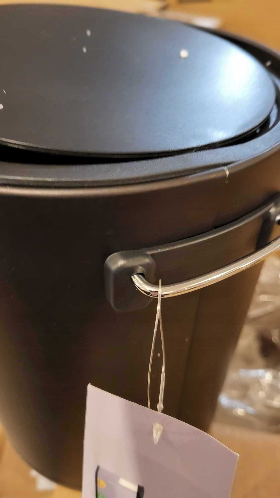 LTB011B01 SONGMICS kosz nożny na śmieci z pokrywką, 3l, czarny USZKODZ