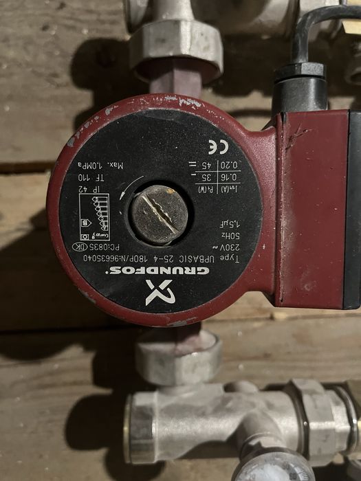 Гребінка для теплої підлоги з циркуляційним насосом