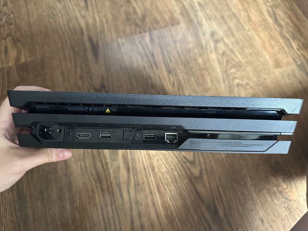 Ігрова приставка PS 4Pro 1TB