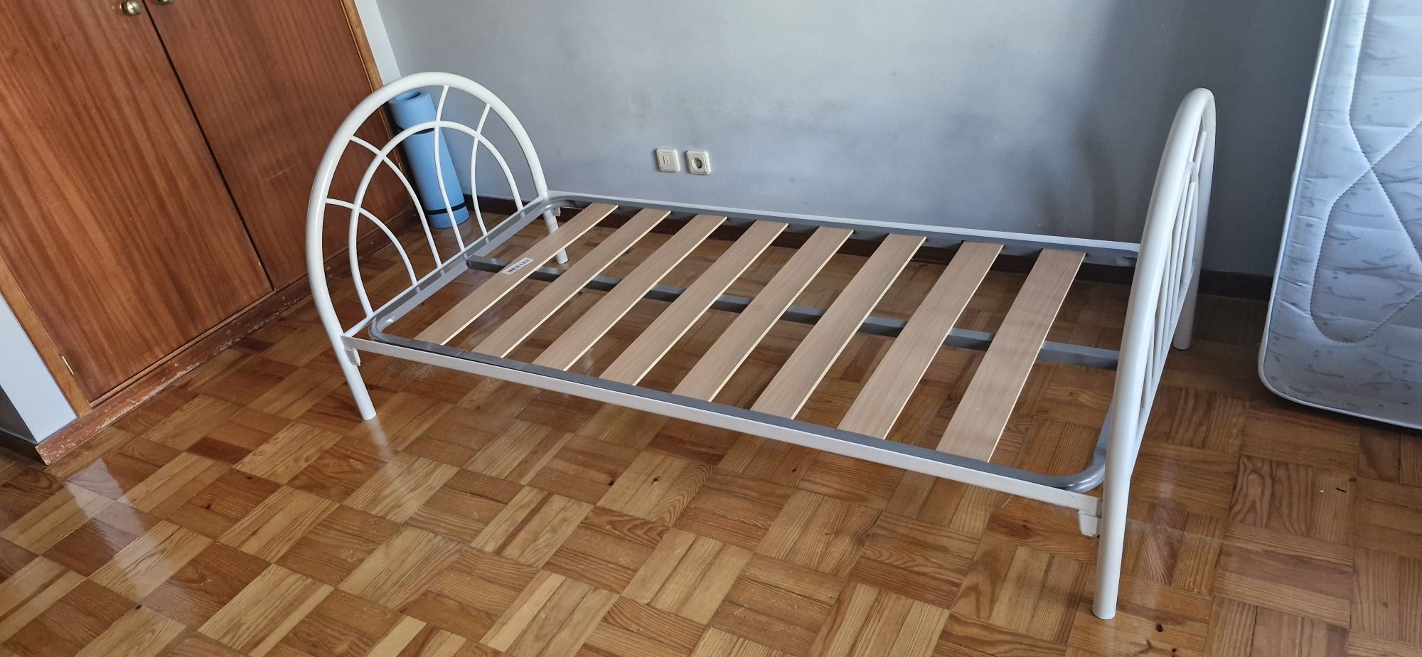 Cama individual metálica 188x88cm