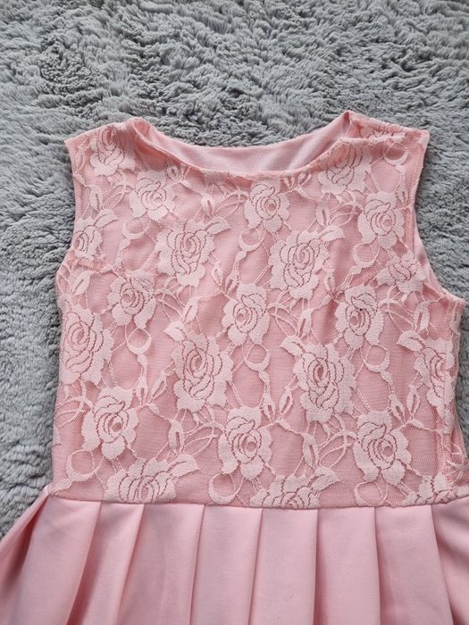 Różowa sukienka motyw róz rozmiar S