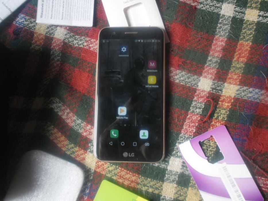 LG K10 2017 smartfon