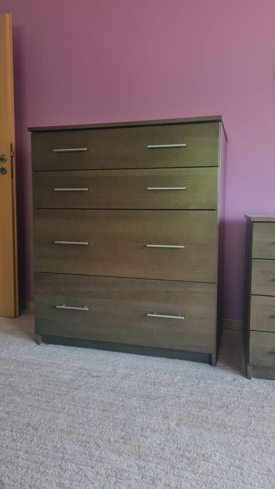 Komoda i biurko drewniane w kolorze zielonym