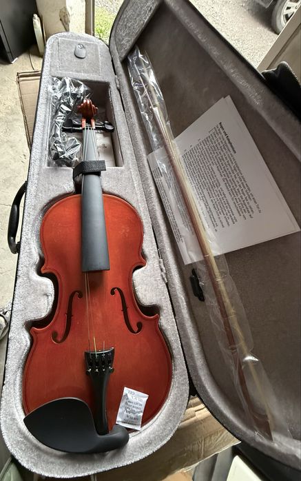 Скрипка НОВА у використанні не була