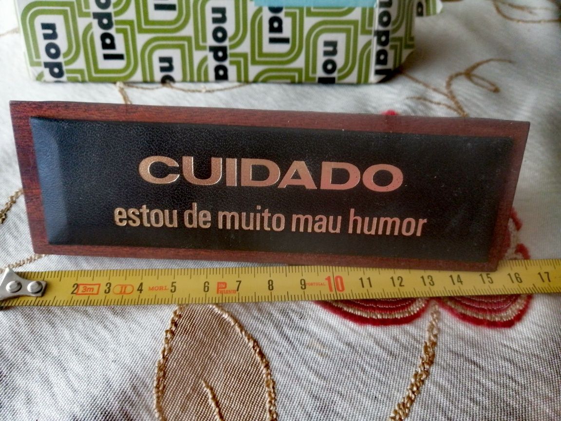Pisa papeis, botões de punho