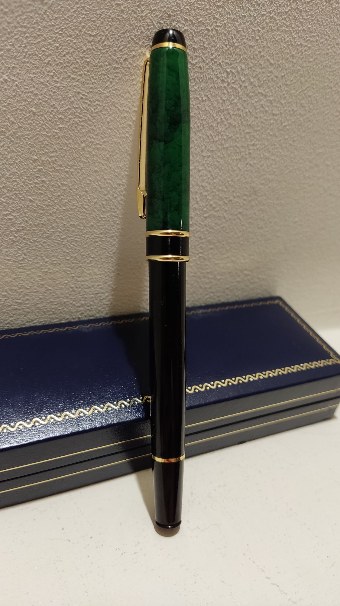 Перьевая ручка, с иридиеевым пером покрытое золотом. Германия