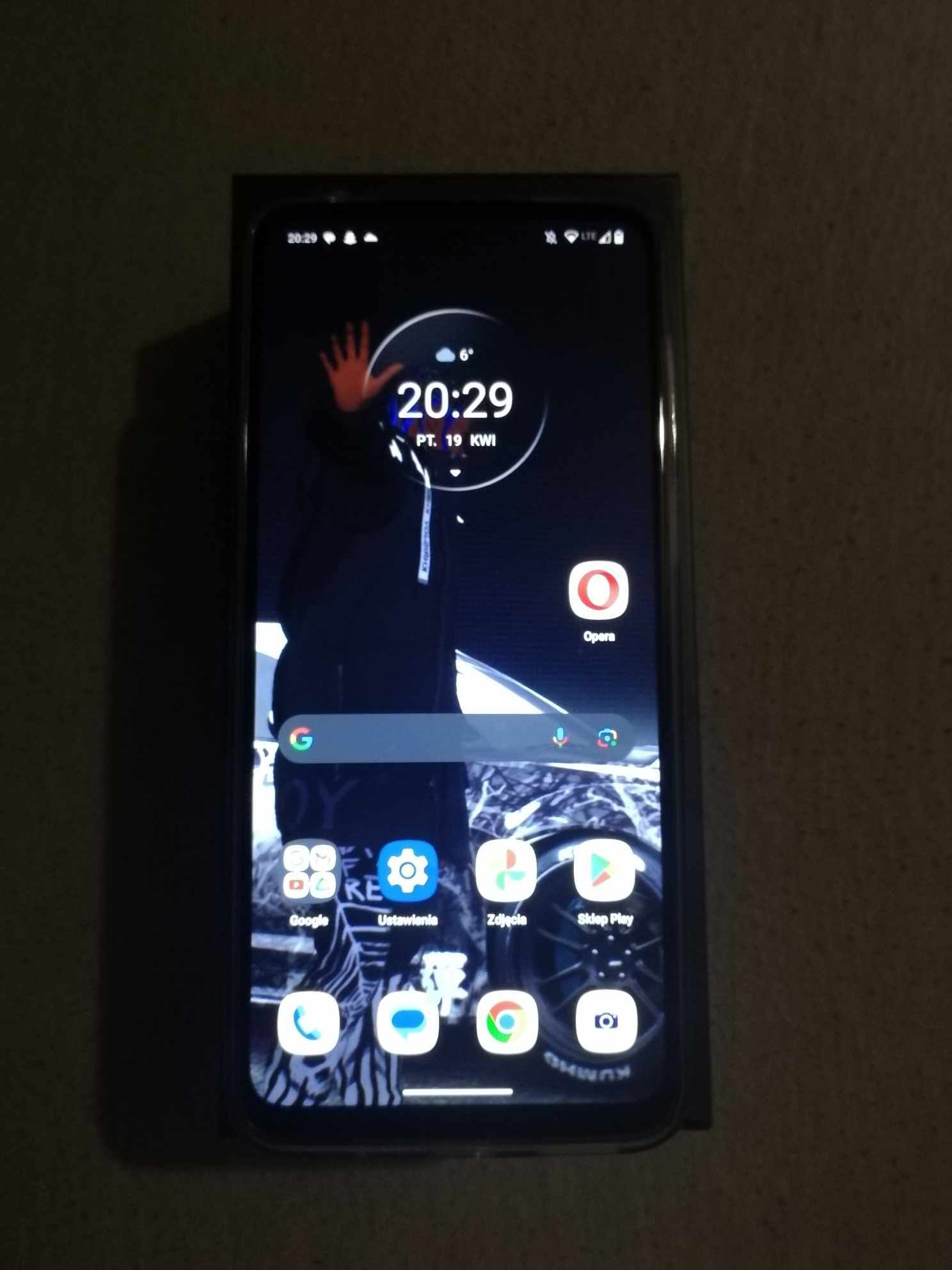 Sprzedam telefon Motorola g13 128gb plus słuchawki redmi