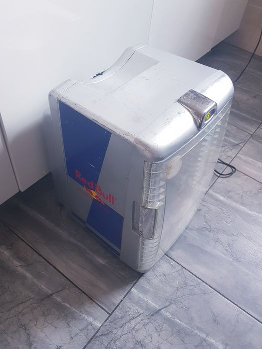Lodówka chłodziarka wolnostojąca Red Bull