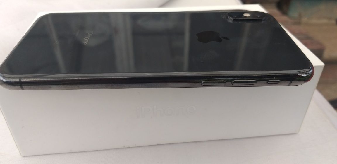 I Phone XS / 64MB